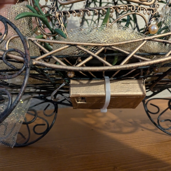 Metal Cinderella Fairytale Centerpiece - Picture 10 of 10